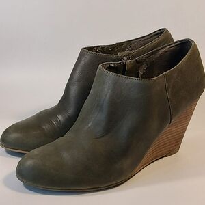 Nine West Women’s Green Faux Leather Zipper Bootie Boots Wedge Heel Size 8.5M